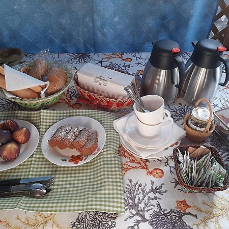 Tom E Jerry Bed & Breakfast Domus De Maria Bagian luar foto