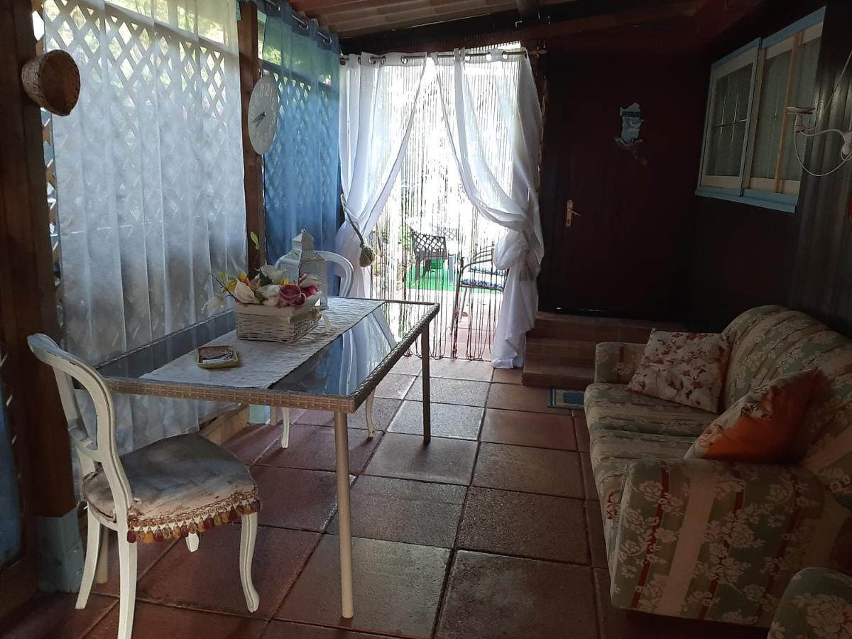 Tom E Jerry Bed & Breakfast Domus De Maria Bagian luar foto