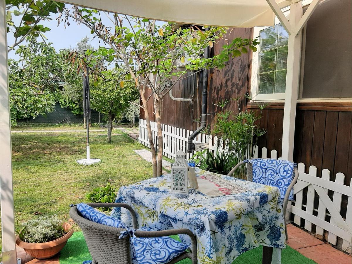 Tom E Jerry Bed & Breakfast Domus De Maria Bagian luar foto