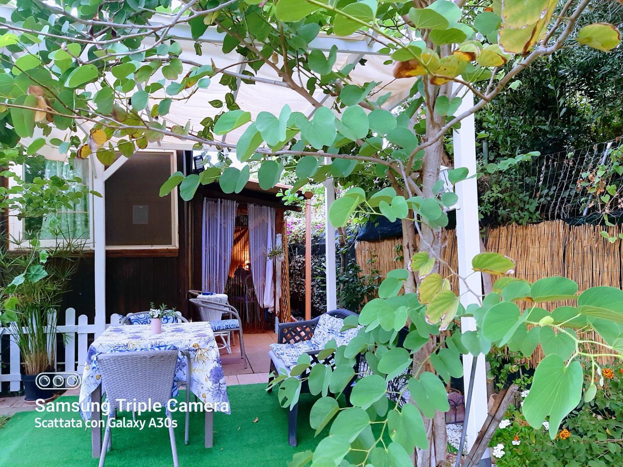 Tom E Jerry Bed & Breakfast Domus De Maria Bagian luar foto