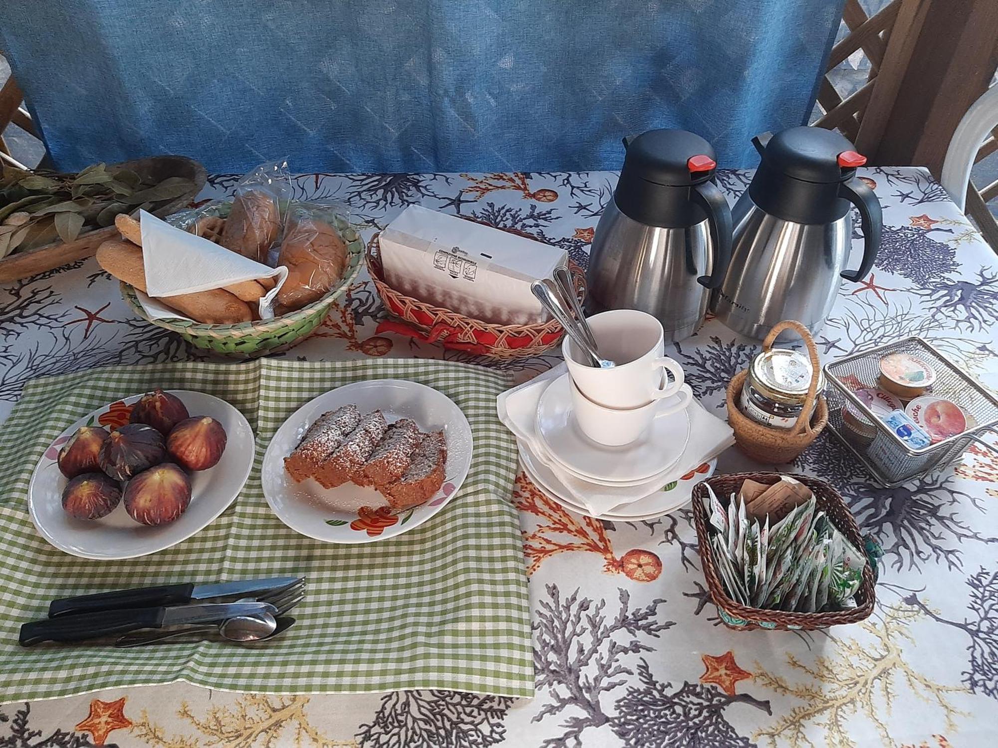 Tom E Jerry Bed & Breakfast Domus De Maria Bagian luar foto
